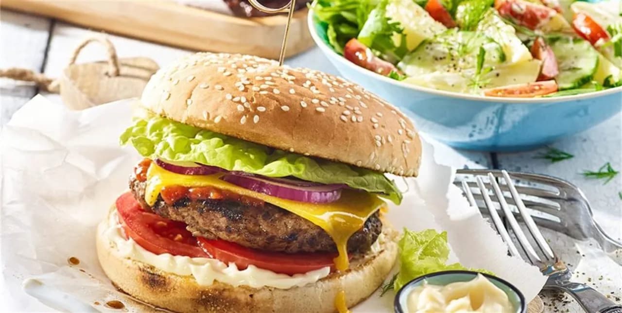 Jakie mięso na burgery? Odkryj sekrety idealnych kotletów