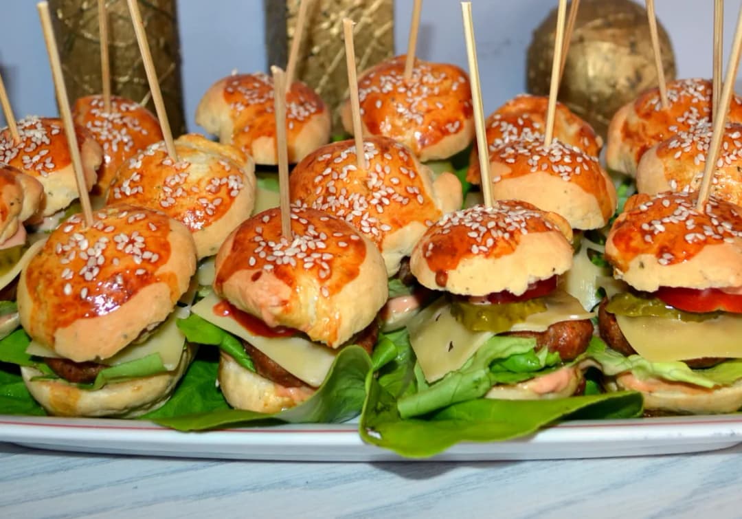 Co zrobić z bułki do hamburgerów? 10 kreatywnych pomysłów na dania