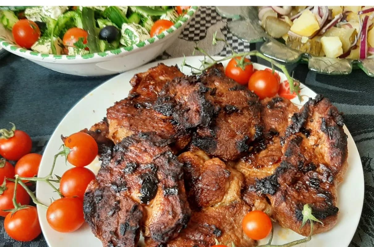 Pyszna karkówka w marynacie na grilla - uniknij suchego mięsa