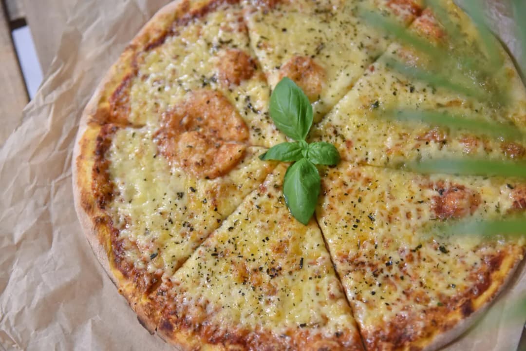 Jaki ser do pizzy? Odkryj najlepsze opcje dla wyjątkowego smaku