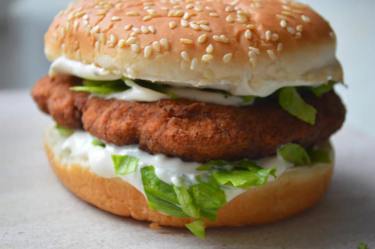 Burgery jak z McDonald's: Przepisy na idealne domowe wersje