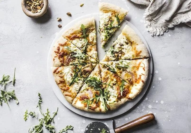 Ile waży pizza 32 cm? Zaskakujące różnice w wadze i kaloriach
