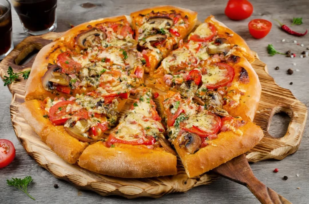 Ile kalorii ma pizza? Odkryj zaskakujące wartości kaloryczne