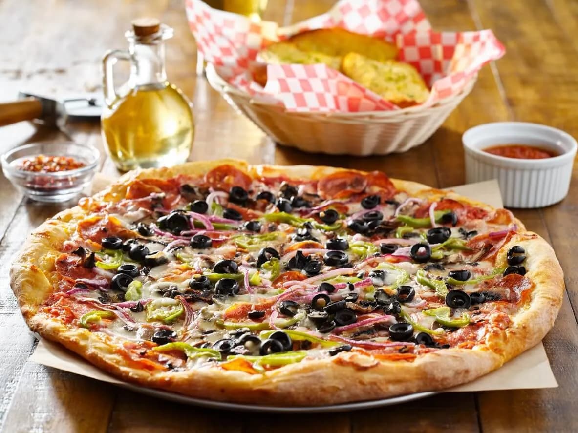Co dodać do pizzy? Odkryj nietypowe i smaczne składniki