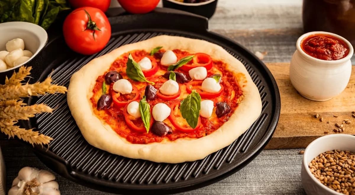 Jak zrobić ciasto na pizzę, które zachwyci smakiem i teksturą