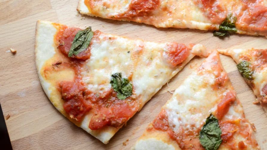 Jak zrobić pizze margarite – prosty przepis na idealne ciasto i sos