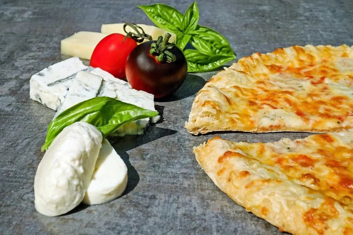 Jakie przyprawy do pizzy? Odkryj smaki, które zmienią Twoje danie