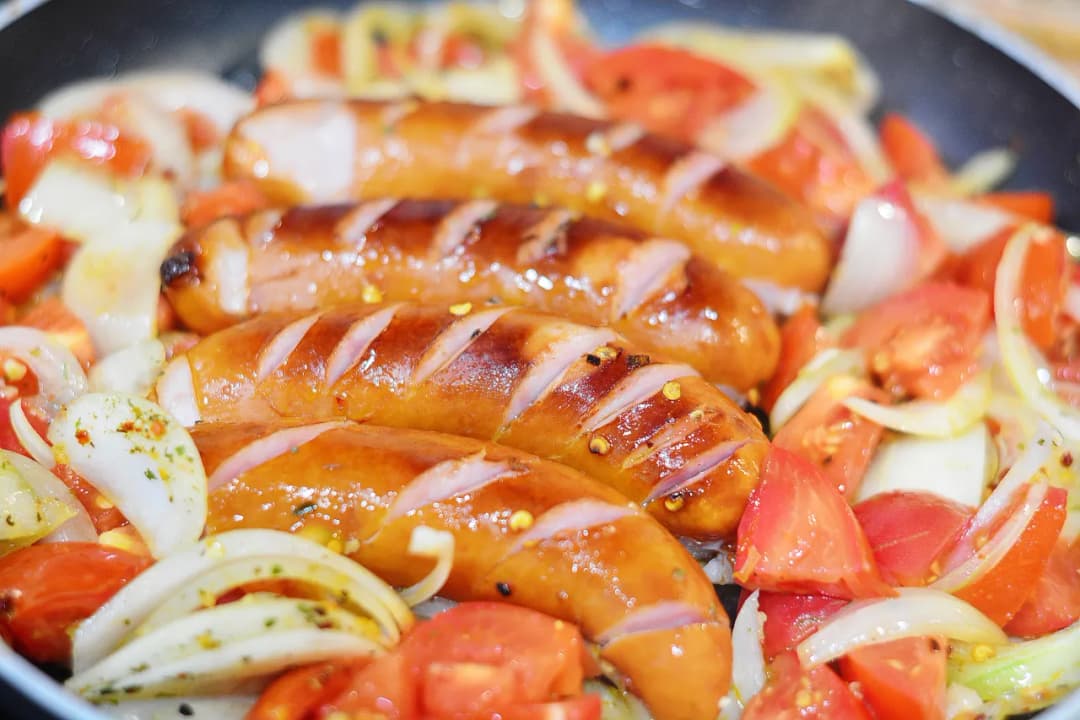 Co na obiad z kiełbasą? Pyszne przepisy, które zaskoczą smakami