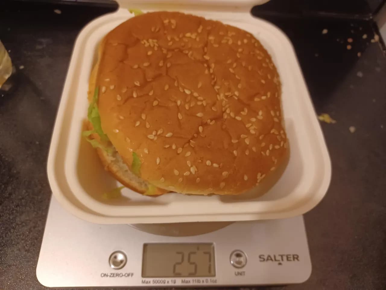 Ile kcal ma burger z kurczakiem? Zaskakujące różnice w kaloriach!