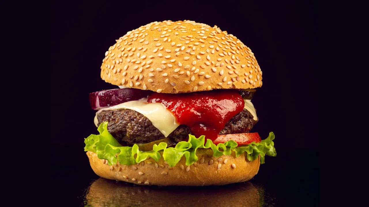 Ile piec hamburgery w piekarniku, aby były soczyste i pyszne