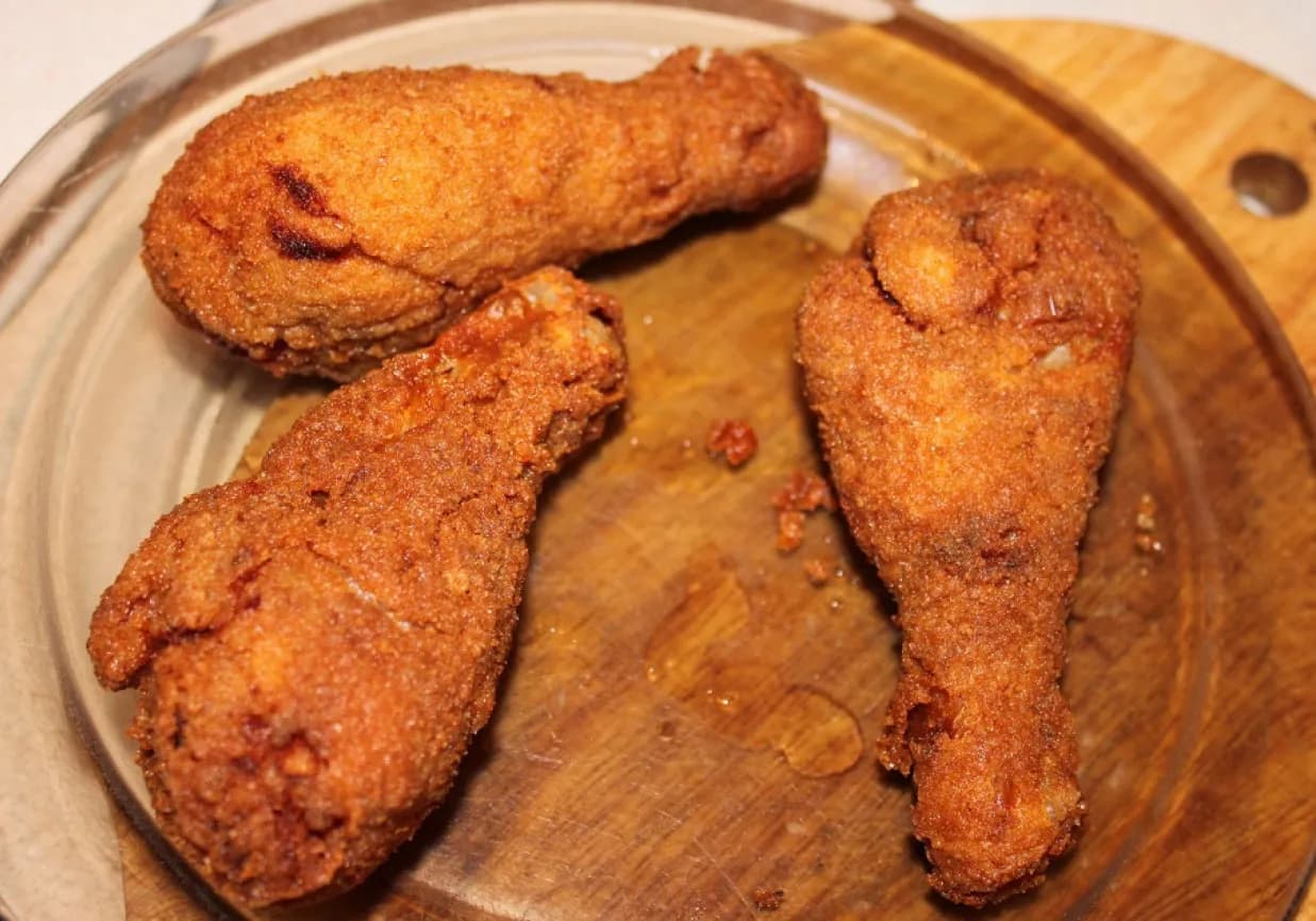 Jak zrobić chrupiące udka z kurczaka na patelni bez błędów