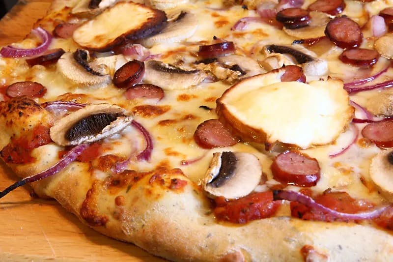 Jak się robi pizza - prosty przepis na idealne ciasto i sos