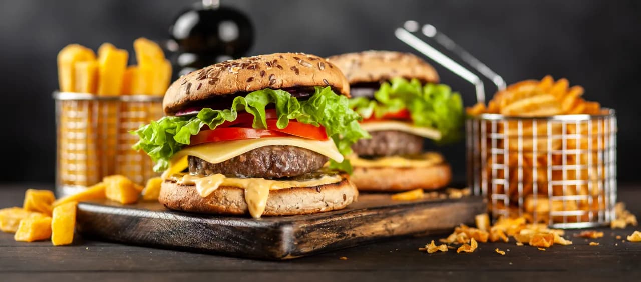 Jakie mięso na burgera wybrać, aby uniknąć suchych kotletów?