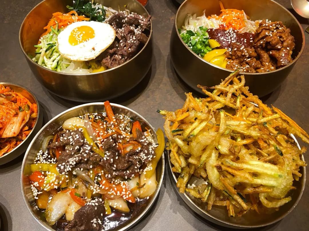 Gdzie na obiad w Poznaniu? Odkryj najlepsze miejsca na lunch