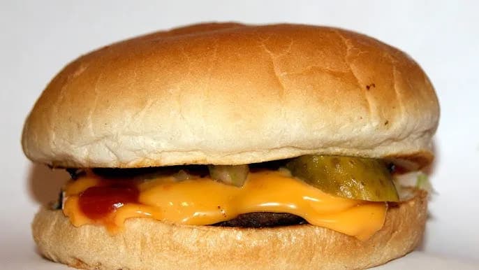 Jak zrobić burgera jak z McDonald's - proste przepisy w domu