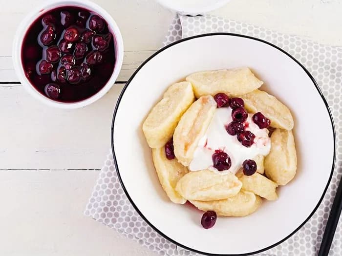 Co można zrobić z twarogu na obiad? Pyszne i szybkie przepisy na dania
