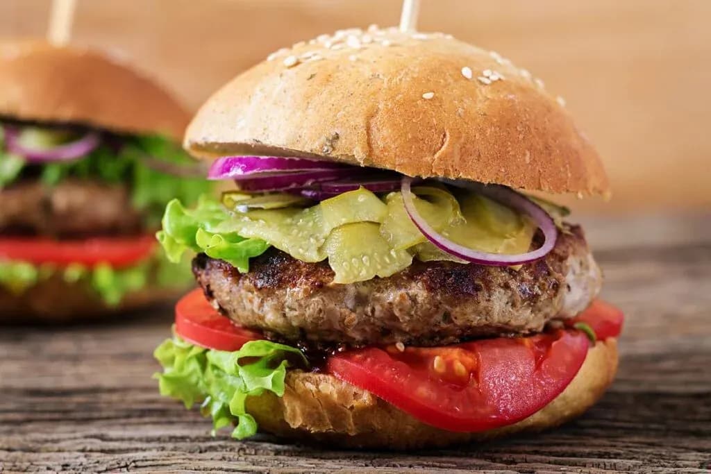 Jak zrobić dobre burgery, które zachwycą Twoich gości i rodzinę