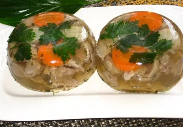 Galaretka z żołądków drobiowych - prosty przepis na smaczną przekąskę